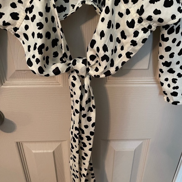 Rabbit Rose Dalmatian print cropped high neck open back blouse - Picture 10 of 11